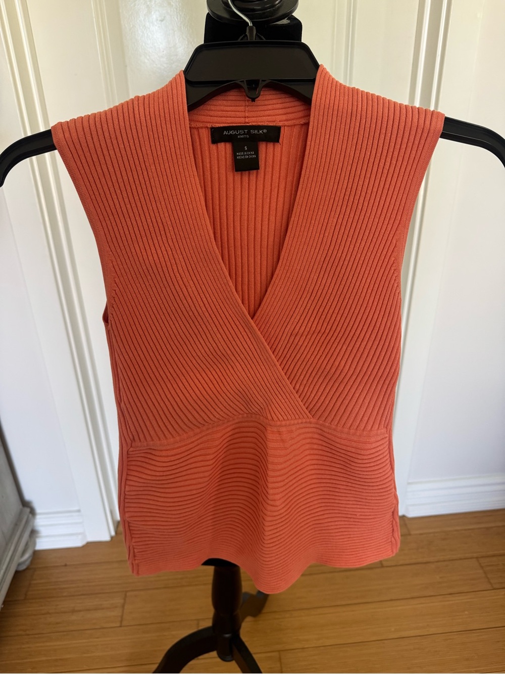 Coral Ribbed V-Neck Sleeveless Top